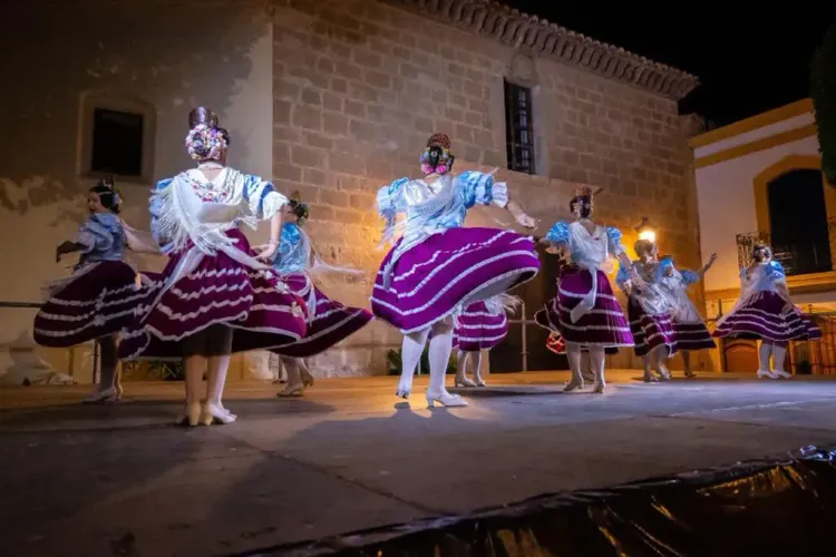 La Villa de Níjar acoge un encuentro de folclore entre Las Refajonas y la academia de baile María Jesús de Carboneras