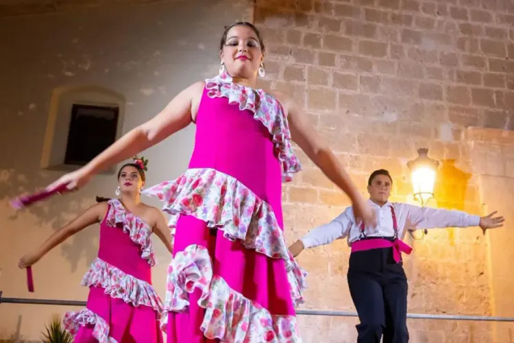 La Villa de Níjar acoge un encuentro de folclore entre Las Refajonas y la academia de baile María Jesús de Carboneras