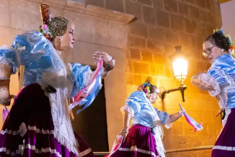 La Villa de Níjar acoge un encuentro de folclore entre Las Refajonas y la academia de baile María Jesús de Carboneras
