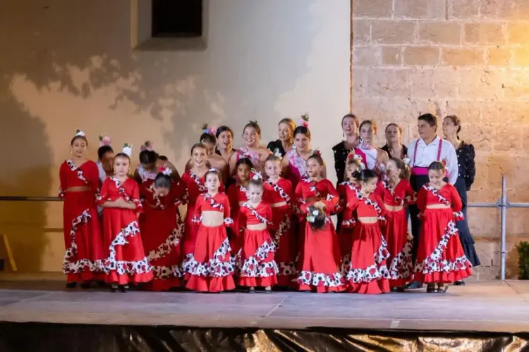 La Villa de Níjar acoge un encuentro de folclore entre Las Refajonas y la academia de baile María Jesús de Carboneras