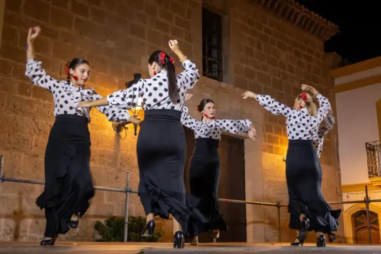 La Villa de Níjar acoge un encuentro de folclore entre Las Refajonas y la academia de baile María Jesús de Carboneras