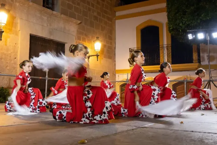 La Villa de Níjar acoge un encuentro de folclore entre Las Refajonas y la academia de baile María Jesús de Carboneras