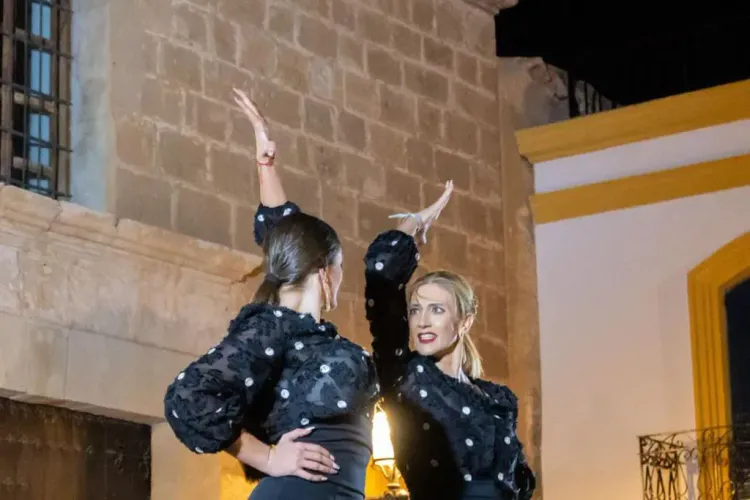 La Villa de Níjar acoge un encuentro de folclore entre Las Refajonas y la academia de baile María Jesús de Carboneras