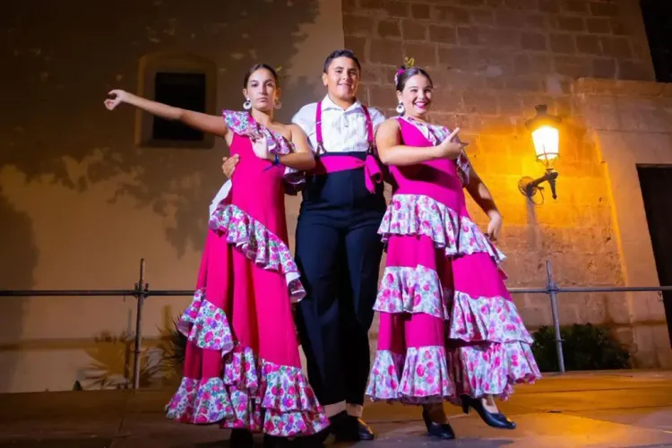 La Villa de Níjar acoge un encuentro de folclore entre Las Refajonas y la academia de baile María Jesús de Carboneras