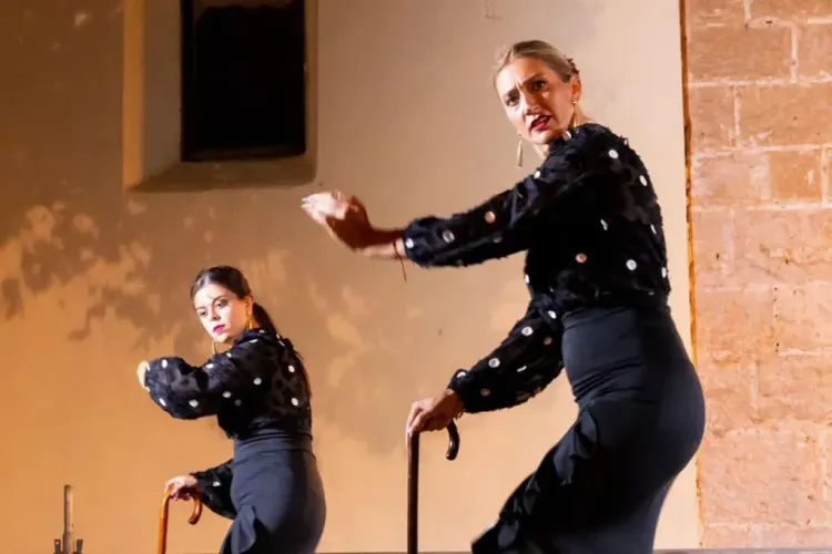 La Villa de Níjar acoge un encuentro de folclore entre Las Refajonas y la academia de baile María Jesús de Carboneras