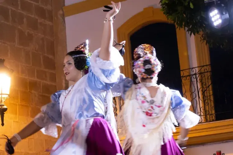 La Villa de Níjar acoge un encuentro de folclore entre Las Refajonas y la academia de baile María Jesús de Carboneras