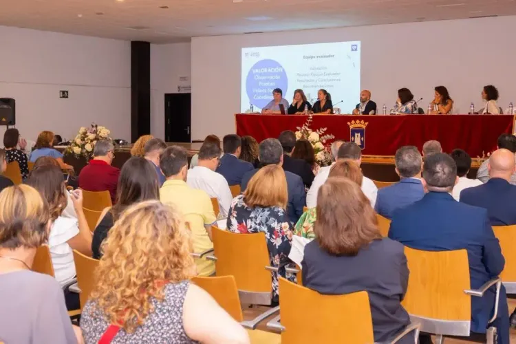 Más de 200 personas asisten a la I Jornada de Concienciación sobre el TEA en Níjar