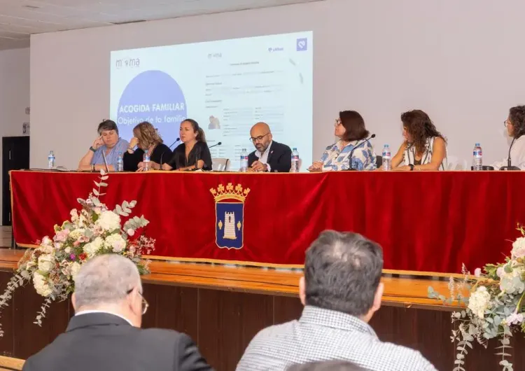 Más de 200 personas asisten a la I Jornada de Concienciación sobre el TEA en Níjar