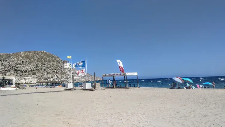 San José y Agua Amarga revalidan sus banderas azules