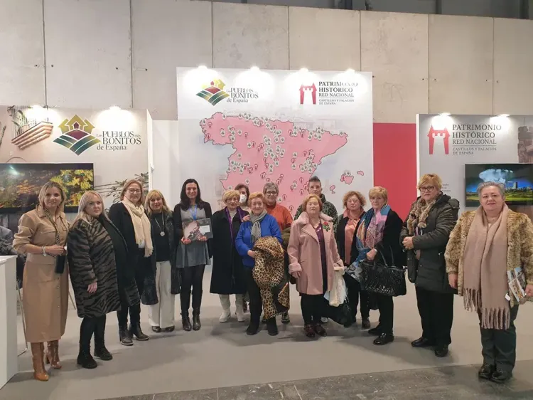 Las mujeres de La Isleta del Moro le dan sabor nijareño a Fitur con su libro “Condimenta que alimenta»