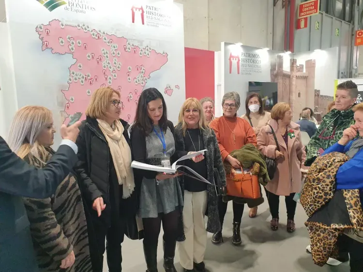 Las mujeres de La Isleta del Moro le dan sabor nijareño a Fitur con su libro “Condimenta que alimenta»