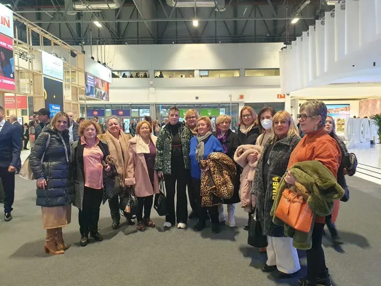 Las mujeres de La Isleta del Moro le dan sabor nijareño a Fitur con su libro “Condimenta que alimenta»