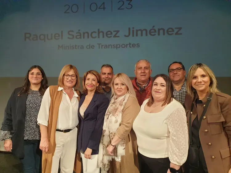 La alcaldesa de Níjar participa en la charla coloquio de la ministra de Transportes del Gobierno de España