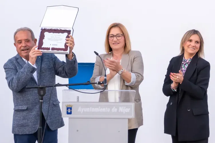 Esperanza Pérez inaugura el nuevo Manuel López López de San Isidro