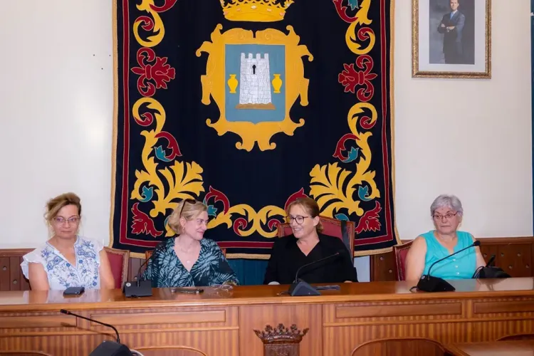 La alcaldesa de Níjar recibe a la Federación de Asociaciones de Mujeres Rurales de Andalucía