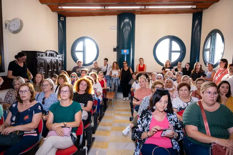 La alcaldesa de Níjar recibe a la Federación de Asociaciones de Mujeres Rurales de Andalucía