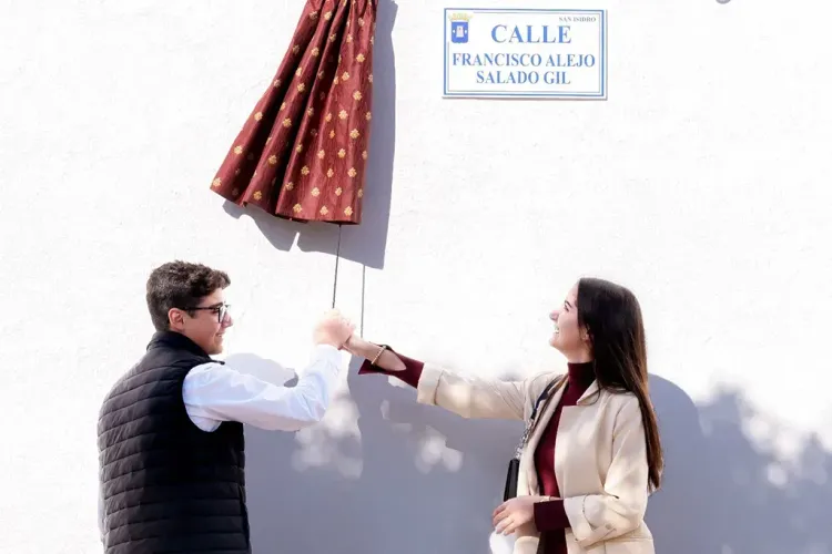 Níjar dedica una calle en San Isidro a la memoria del que fuera empresario y vecino, Francisco Alejo Salado Gil