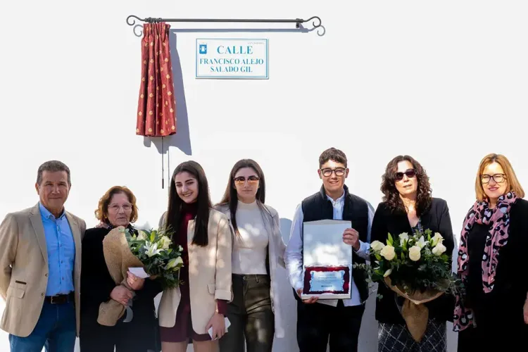 Níjar dedica una calle en San Isidro a la memoria del que fuera empresario y vecino, Francisco Alejo Salado Gil