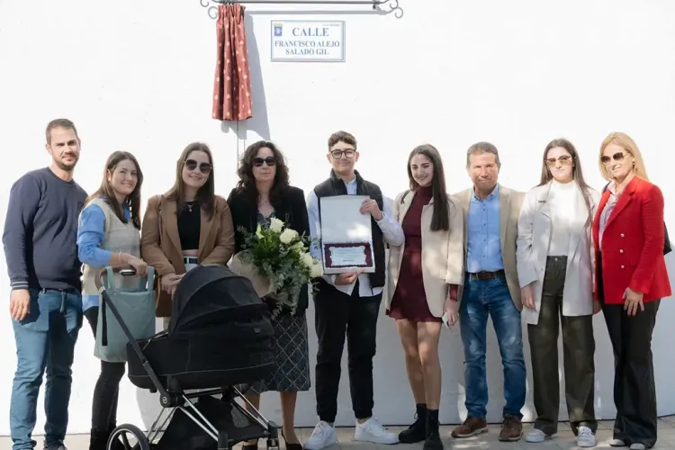 Níjar dedica una calle en San Isidro a la memoria del que fuera empresario y vecino, Francisco Alejo Salado Gil