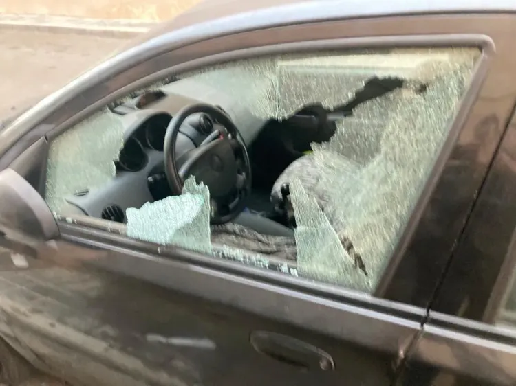 La Policia Local de Níjar detiene en San Isidro a un joven acusado de robo y sospechoso de reventar los cristales de 18 vehículos aparcados
