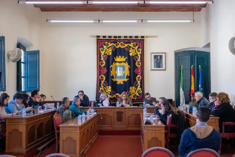 Más empresas y mejor asistencia social para Níjar