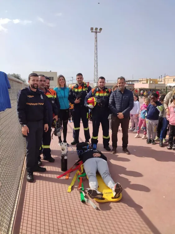 Simulacro de emergencia para formar a los alumnos de colegios