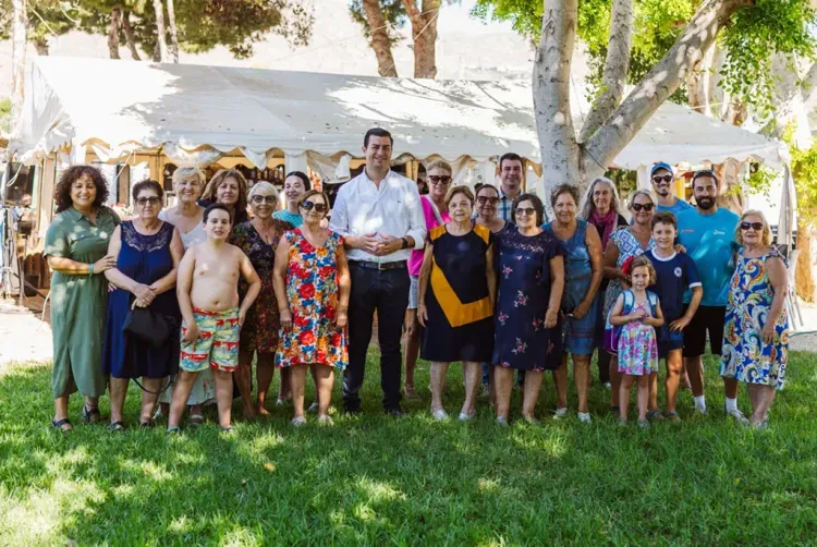 Garrido visita a los mayores de Campohermoso y a los participantes de la actividad ‘Aqua Gym’ en la Villa de Níjar